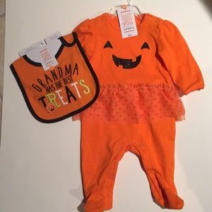 NWT 🎃 3 mo Halloween outfit w/ matching bib